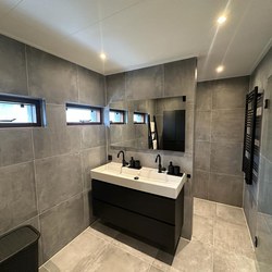 Moderne badkamer plaatsing in Lelystad 03