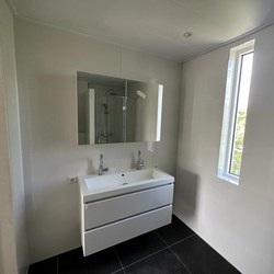 Moderne basic badkamer renovatie in Almere-Buiten 04