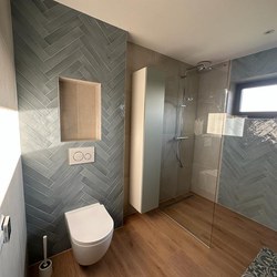 Nieuwe sfeervolle badkamer renovatie 10